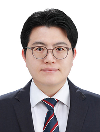 Professor Jeonghwan Gwak